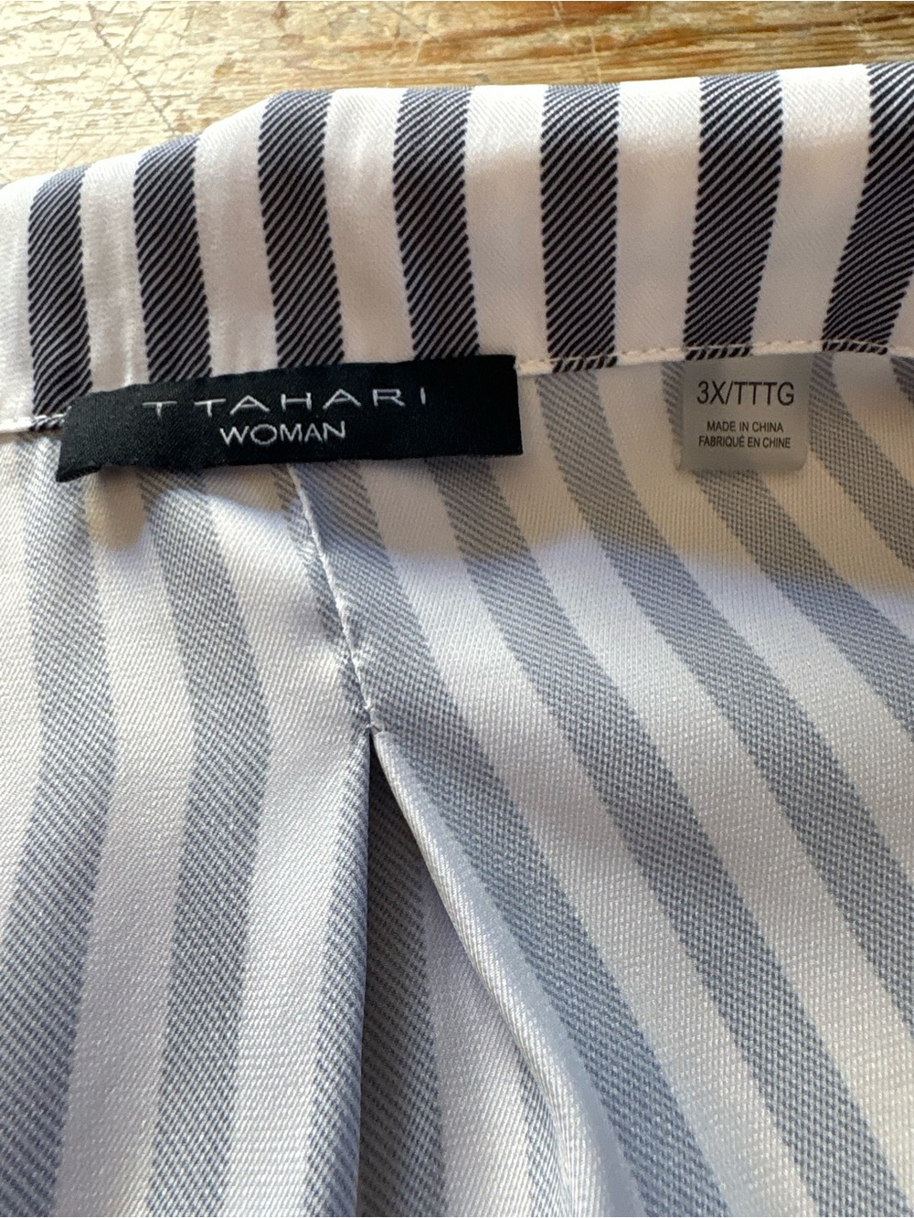 T Tahari Women's 3X Gray White Stripe Button Down Blouse Cap Sleeve Plus - Picture 8 of 9